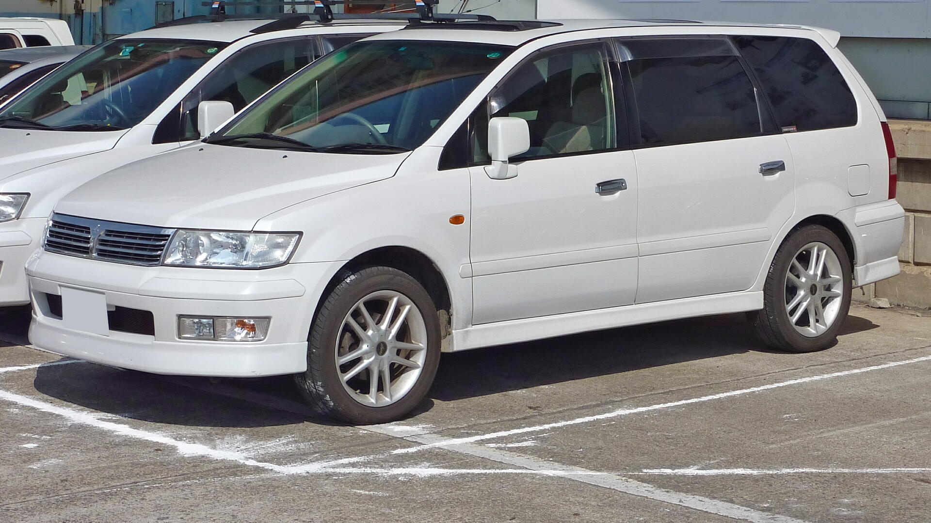 Mitsubishi_Chariot_Grandis Мицубиси Шариот Грандис
